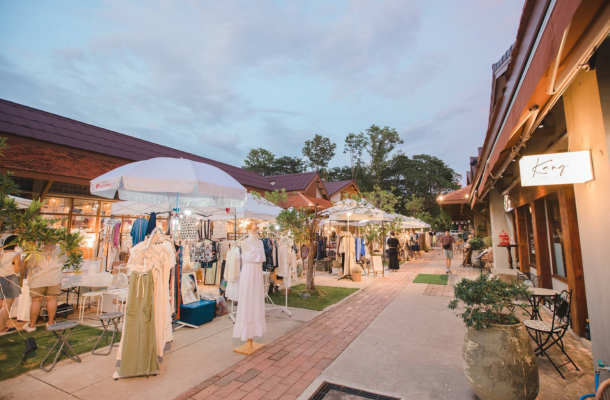 真心市集JJ Market(平日換瓦洛洛市場)→嘟嘟車遊覽古城 (塔佩門、柴迪隆寺、帕辛寺、水果街)→露營風燒烤BBQ