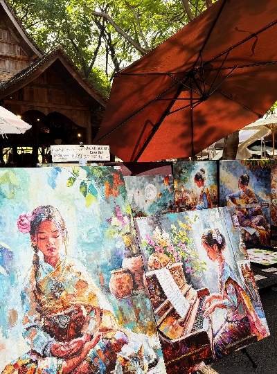 必逛 JJ market 真心市集→椰林市集(推薦一旁的小吃攤販)→河畔景觀咖啡廳(現點現付)→Big C 超市採買→清邁觀光夜市