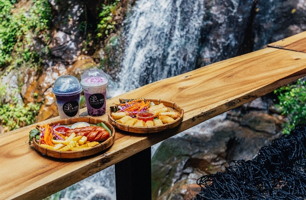 睡到自然醒、漫步在古城區內→義式餐酒館 (推薦泰北義大利麵)→森林過山車+懸崖瀑布咖啡廳 (現點現付)→週日觀光夜市