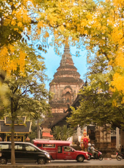 睡到自然醒、漫步在古城區內→義式餐酒館 (推薦泰北義大利麵)→森林過山車+懸崖瀑布咖啡廳 (現點現付)→週日觀光夜市