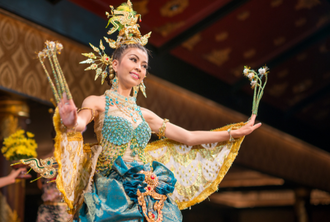 DAY2 清邁頂峰綠谷鄉村高爾夫俱球場 (18洞、含果嶺費、桿弟費用、一人一台球車)→蘭納古城探索→泰北帝王餐&泰國傳統舞蹈表演秀