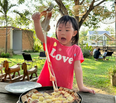  真心市集JJ Market(文創、小吃、農產品、編織、按摩皆找的到)→親子農場半日遊(木炭窯烤披薩DIY、迷你動物園、餵食紐西蘭羊、遊樂場)→露營燒烤日落BBQ+動物連線賓果