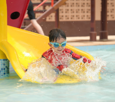 親子戶外行程二擇一 (大峽谷水上樂園+贈送一次滑索體驗/一日農夫生活體驗)→清邁最大的室內兒童遊樂場+含飲品一杯→百年老屋泰式料理